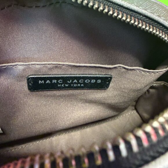 ✨ Marc Jacobs Silver Rainbow Unique Logo Crossbody Bag ✨ - Picture 7 of 12